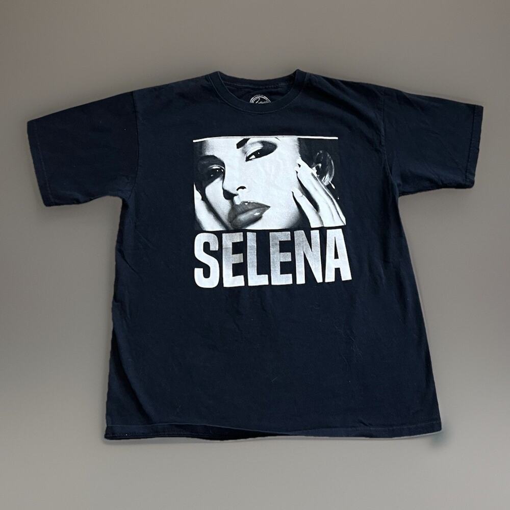 Selena Shirt size L Black Official Concert Tee Latin Music Icon 2021 Graphic